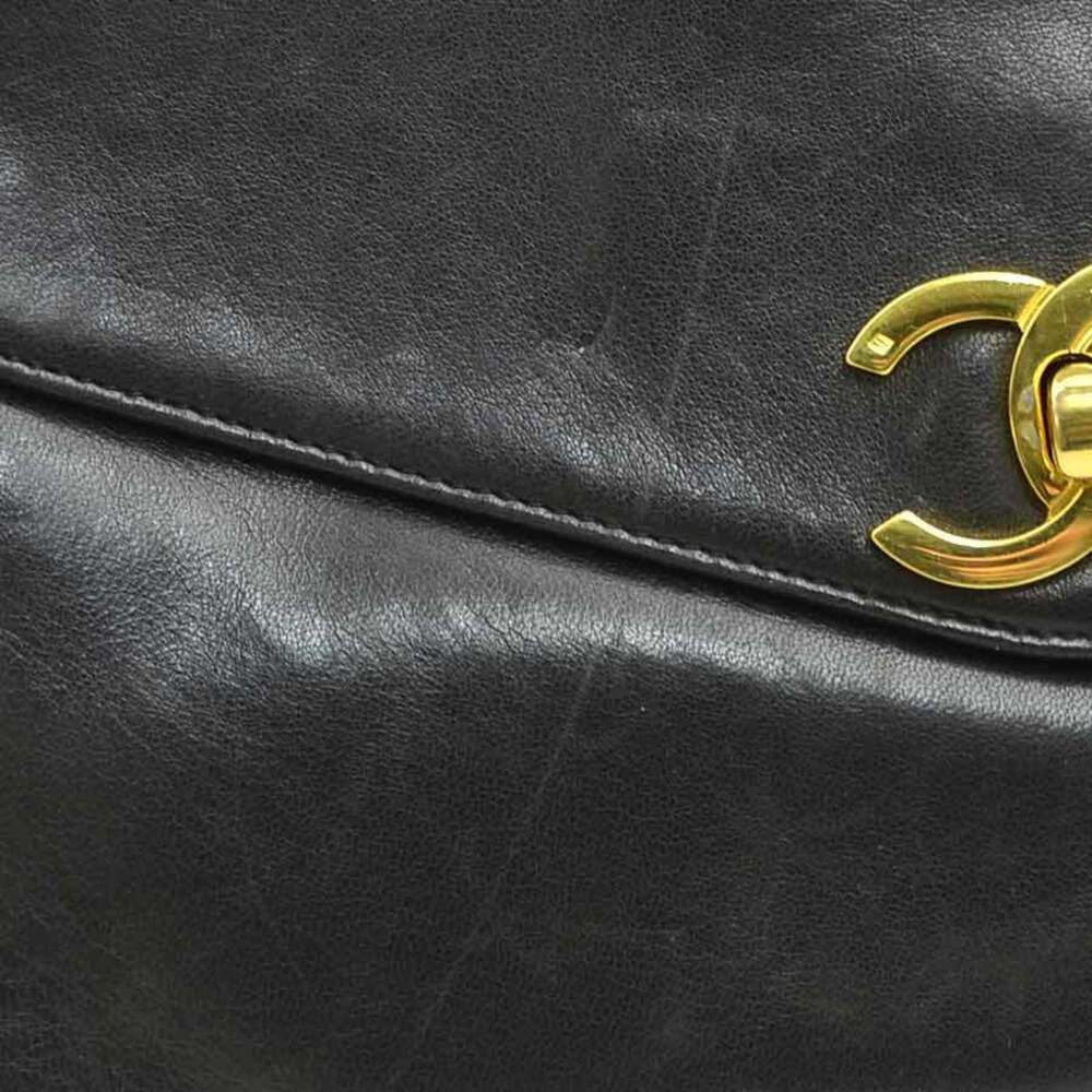 CHANEL Black Leather Shoulder Bag - Picture 11 of 15